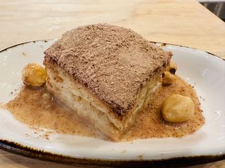 Студена баклава с лешници (1 бр)