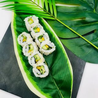 80. Uramaki De Alvocat Amb Cogombre I Mango (8 Uds.)