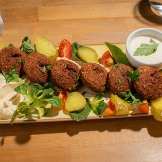 Falafel la farfurie