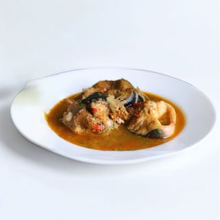 Chicken Peppersoup & Bread Rolls