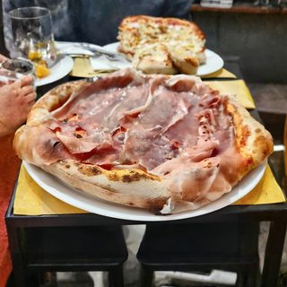 Pizza con crudo di Parma