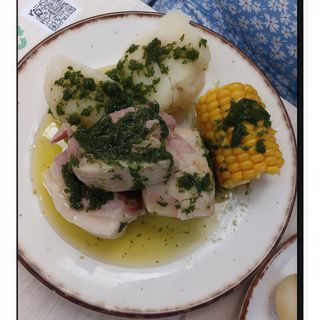 Costillas con Papas y Piña