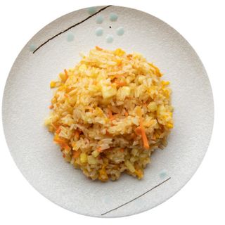 Riso con ananas e pinoli