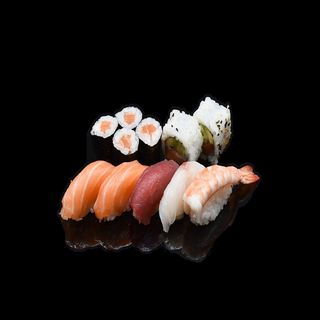 137 Sushi misto 11 pezzi