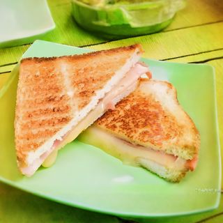 Sándwich Mixto con Mantequilla