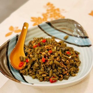 Fagiolini sottaceti saltato con carne