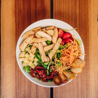 Ensalada de Pollo y Queso Manchego