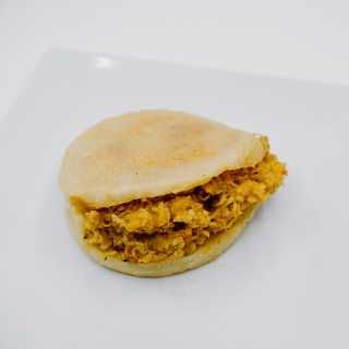 Arepa de pollo mechado