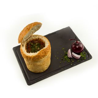 Ciorbă de fasole cu afumatura in pâine