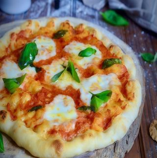 Pizza Margarita (Mediana)
