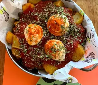 Bravas