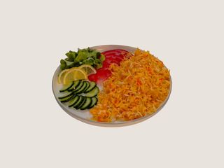 Порция ориз със салати