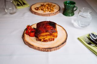 Costiţe de porc la cuptor cu cartofi aurii 