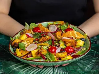 Tikka salad z krewetkami