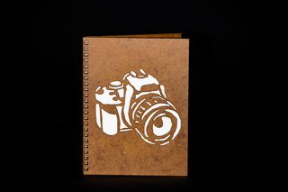 Agenda A5 din lemn cu aparat foto