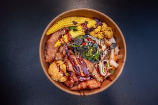 Рисова локшина зі свининою та соусом унагі 450г