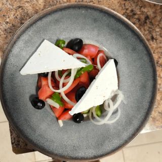 Традиционна салата