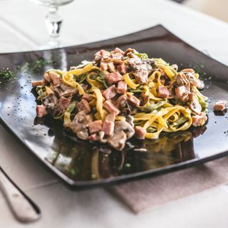 Tagliolini Paglia e fieno