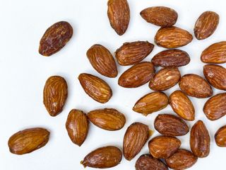 Карамелізований мигдаль