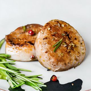 Медальони от свинско бон филе с пресен лук (350г)