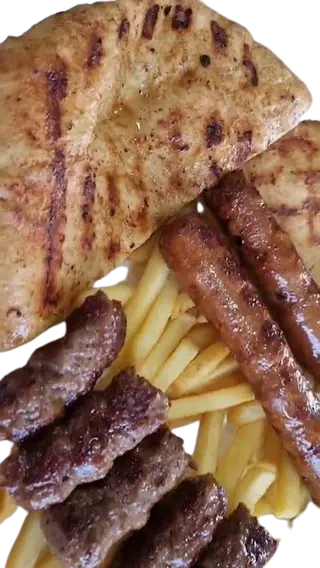 Kombinacija leskovački ćevapi, kobasice