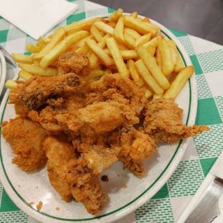 Pollo Broaster Entero Con Porción De Patatas