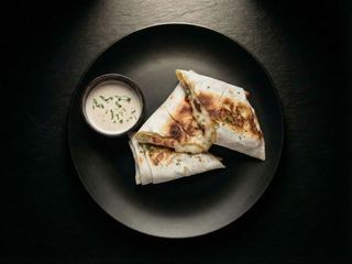 Лаваш з сиром та томатами (300g)