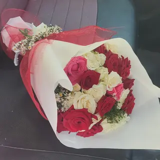 باقة ورد انيقة 