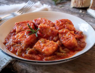 Mullaor de atún con tomate