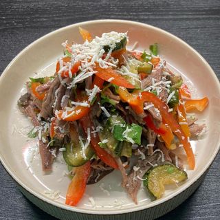 Sałatka z wołowiną 350g