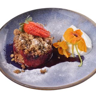 CRUMBLE DE MANZANA Y FRUTAS DEL BOSQUE