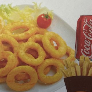 Plato 2 ( Plato calmares + ensalada + bebida 33cl  + patata )