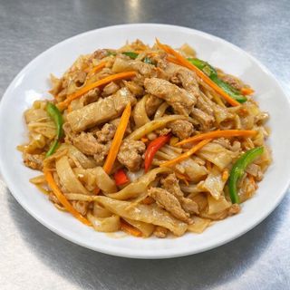 Fatias De Massa Salteadas Com Porco