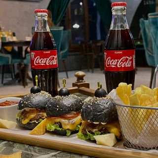 შავი მინი ბურგერი