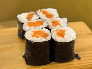 Макі з лососем (130g)