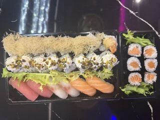 1001. Sushi box - 28 pezzi