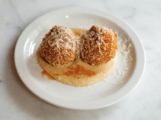 Аранчіні з креветкою та соусом біск