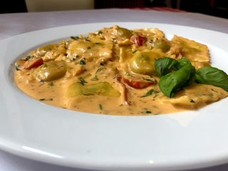 Ravioli z ricottą i szpinakiem w sosie mascarpone