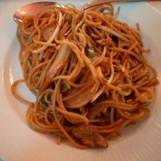 Tallarines Fritos Con Tres Delicias