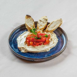 Hummus cu ardei copţi de post