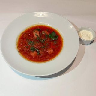 Борщ зі сметаною  (250/30 грам)