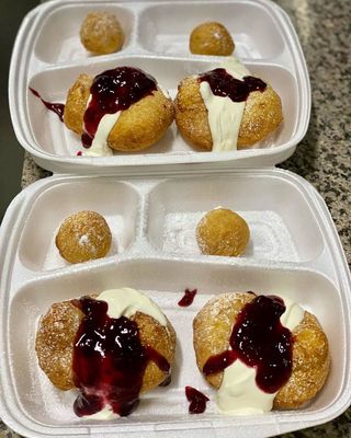 Papanasi fierti & smantana & dulceata