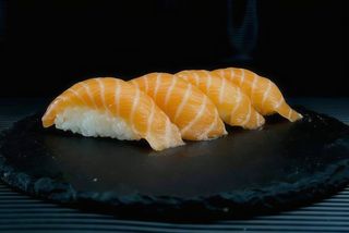 Nigiris de Salmão4 peças.