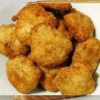 Nuggets y papas fritas.