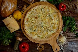 Pizza Pear Gorgonzola M