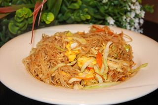 A83. Spaghetti di riso con verdure