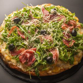 Pizza 13 Repulgues (Mediana)