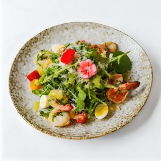 Руккола с королевскими креветками