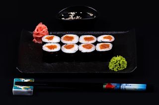 შებოლილი ორაგულის მაკი