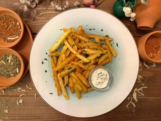 ფრი პარმეზანით და ტრუფელის სოუსით